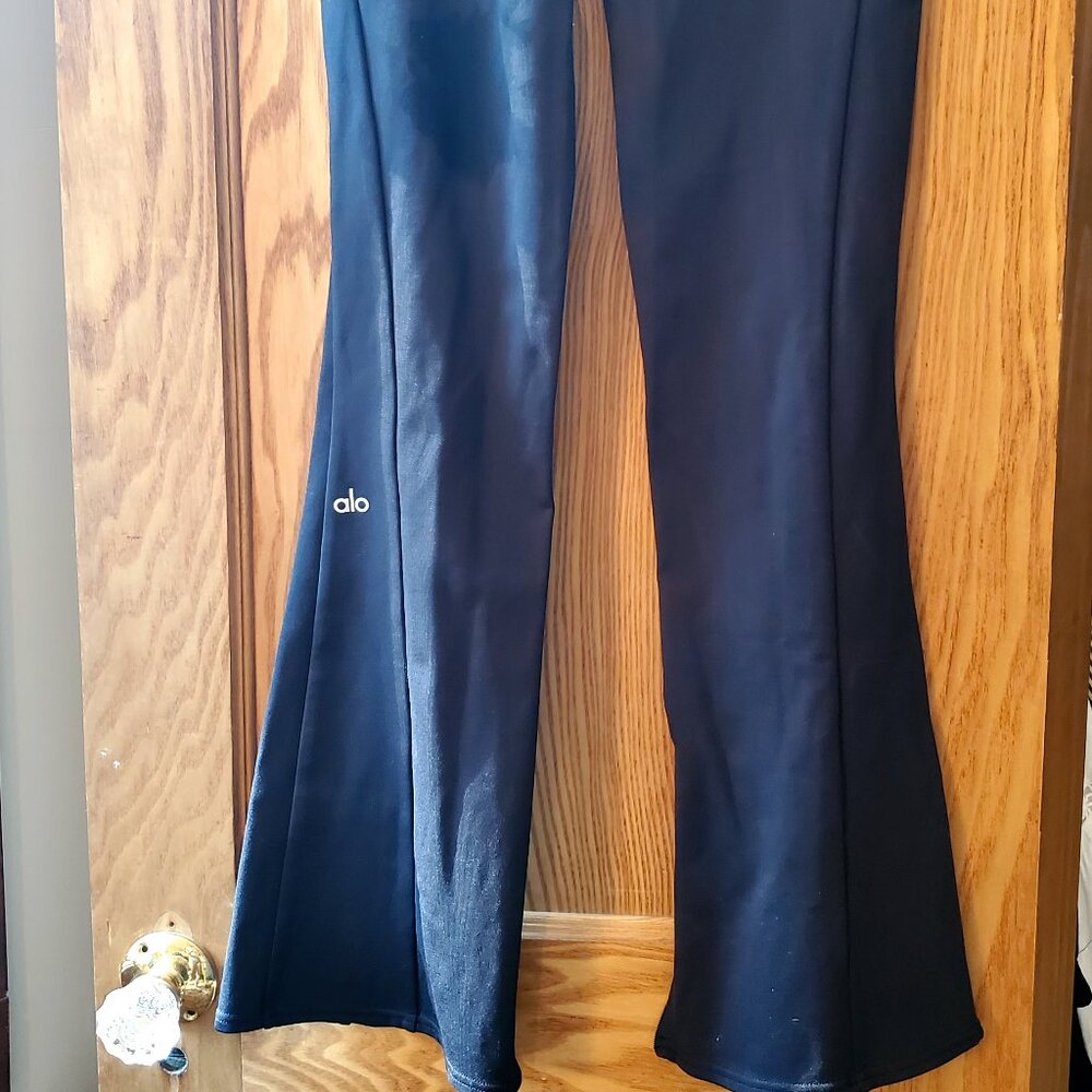 Alo Yoga High Waisted It Legging with Zipper NWOT black Size M